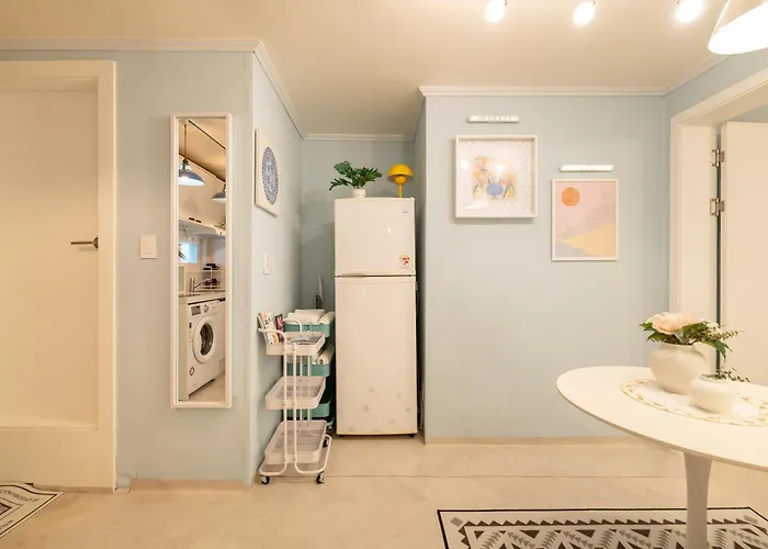 Appartement 광화문&덕수궁도보가능 ㅣ가족환영ㅣ킹베드ㅣ취사가능ㅣ전통시장 ㅣ레스토랑거리 ㅣ공항버스&지하철 도보5분 ㅣ1층에서 2계단 내려가는아파트 ㅣ